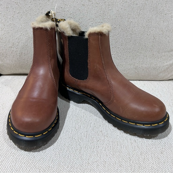 Dr Marten 2976 Leonore Fur Lined Chelsea Boot Farrier Tan Women’s Size 7 NWT - Picture 1 of 11